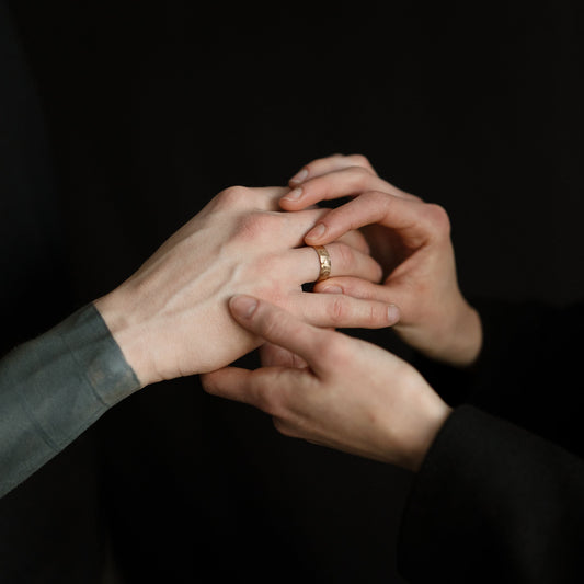 Perché l’anello va sull’anulare sinistro?