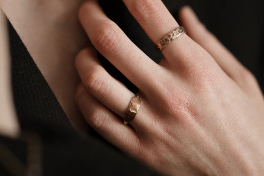 Anello Incisione Personalizzata - Significato e Scelta Consapevole