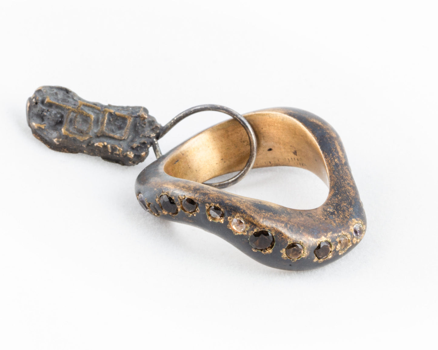 Anello Riviera o Veretta con Pietre Dure Sintetiche| Onda